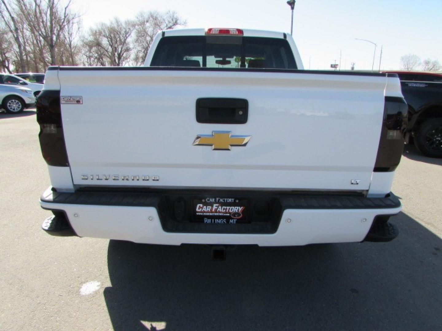 2018 White /Gray Cloth Chevrolet Silverado 1500 LT Z71Crew Cab 4WD (3GCUKRECXJG) with an 5.3L V8 OHV 16V engine, 6A transmission, located at 4562 State Avenue, Billings, MT, 59101, (406) 896-9833, 45.769516, -108.526772 - Photo#2